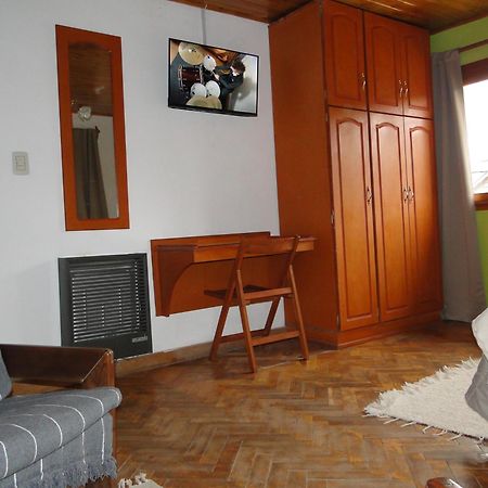 Hospedaje Amilcar Esquel Bagian luar foto