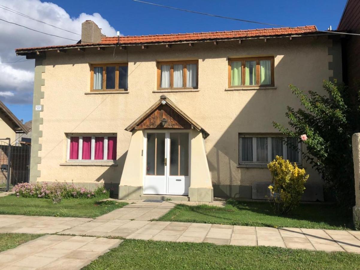 Hospedaje Amilcar Esquel Bagian luar foto