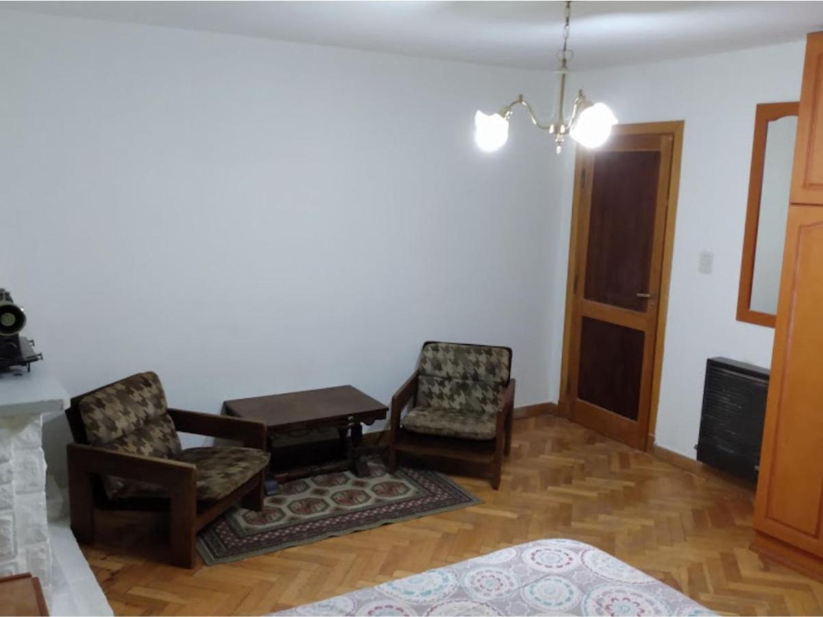 Hospedaje Amilcar Esquel Bagian luar foto