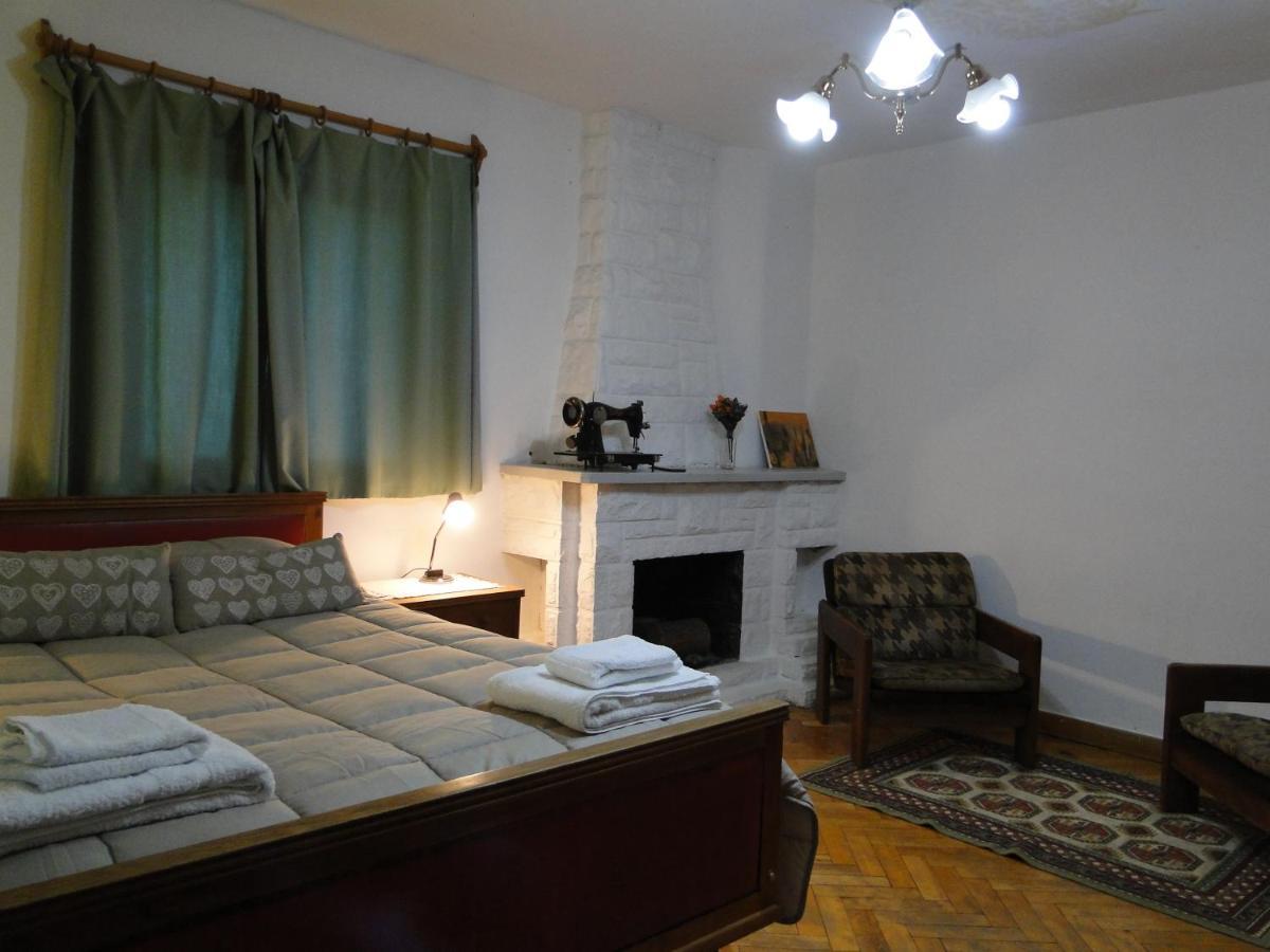 Hospedaje Amilcar Esquel Bagian luar foto