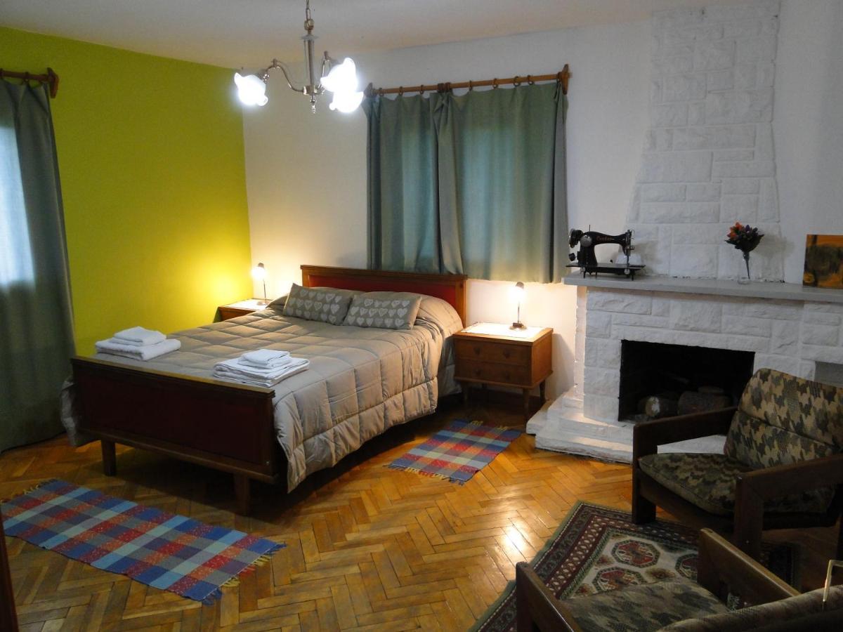 Hospedaje Amilcar Esquel Bagian luar foto