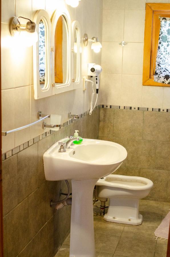 Hospedaje Amilcar Esquel Bagian luar foto